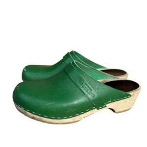 Vintage Swedish Hasbeens 7.5 Green Leather Clogs